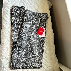 New with tags Spanx faux leather snake shine leggings size 1X. Black cream gray